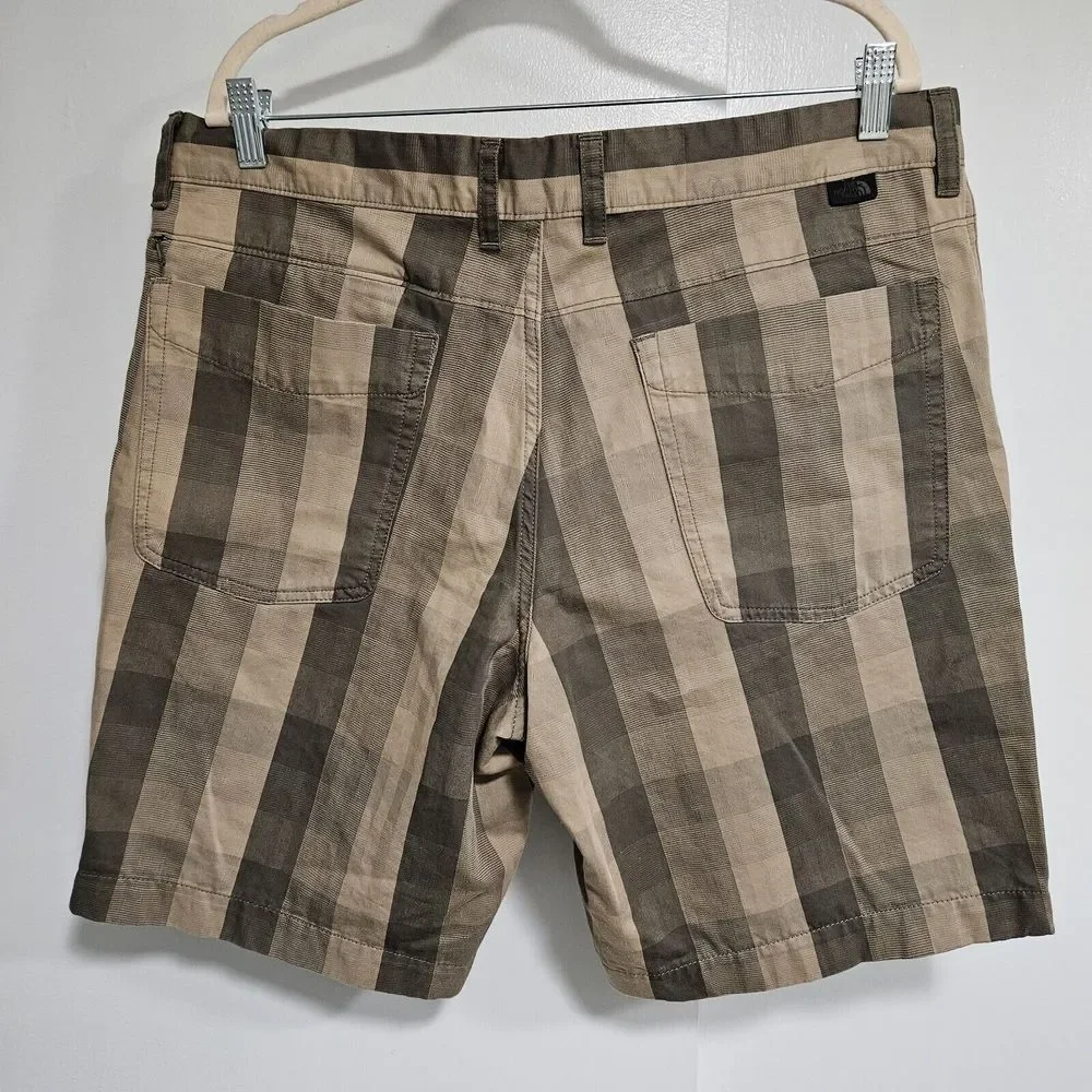 The North Face Size 38 x 10 Beige‎ Plaid 5-pocket Cotton Blend Short